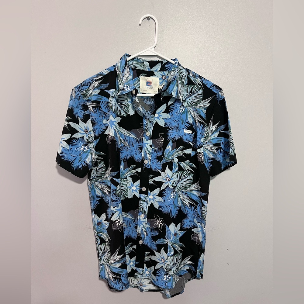 Men’s Laguna Short Sleeve Button Down Size M